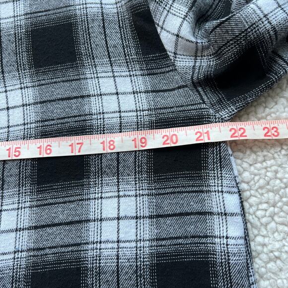 Black and White Plaid Long Sleeve Button Up Small - Picture 9 of 10